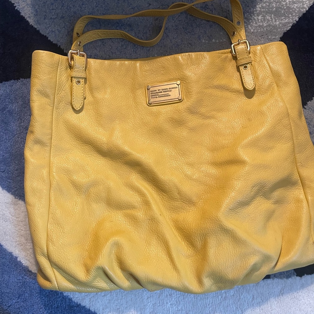 Marc Jacob gently use handbag or shoulder bag can be used either way😍